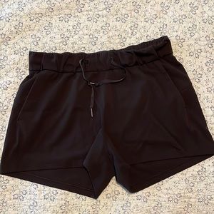 Lululemon On the Fly shorts size 8